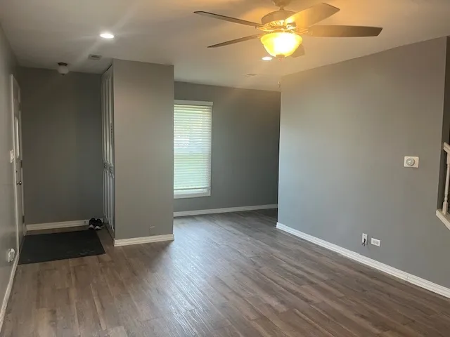 $270,000 | 2216 Andover Court, Schaumburg, IL 60107