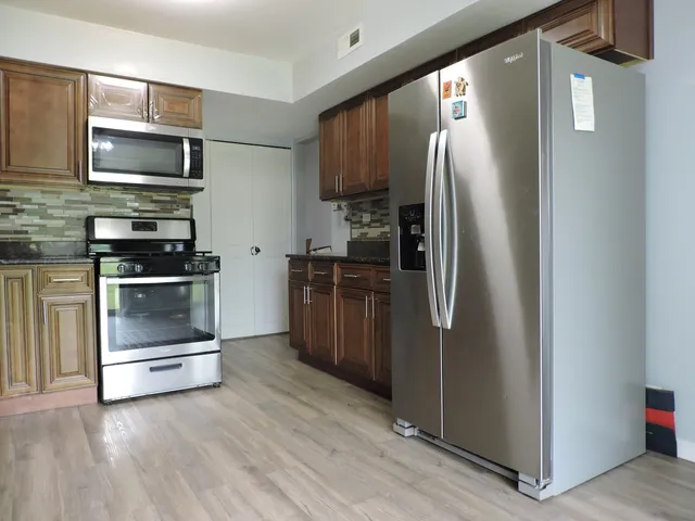 $270,000 | 2216 Andover Court, Schaumburg, IL 60107