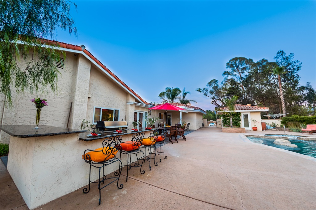 16716 Valle Verde Road Poway, CA 92064 - Photo 5 of 25 Built-in BBQ