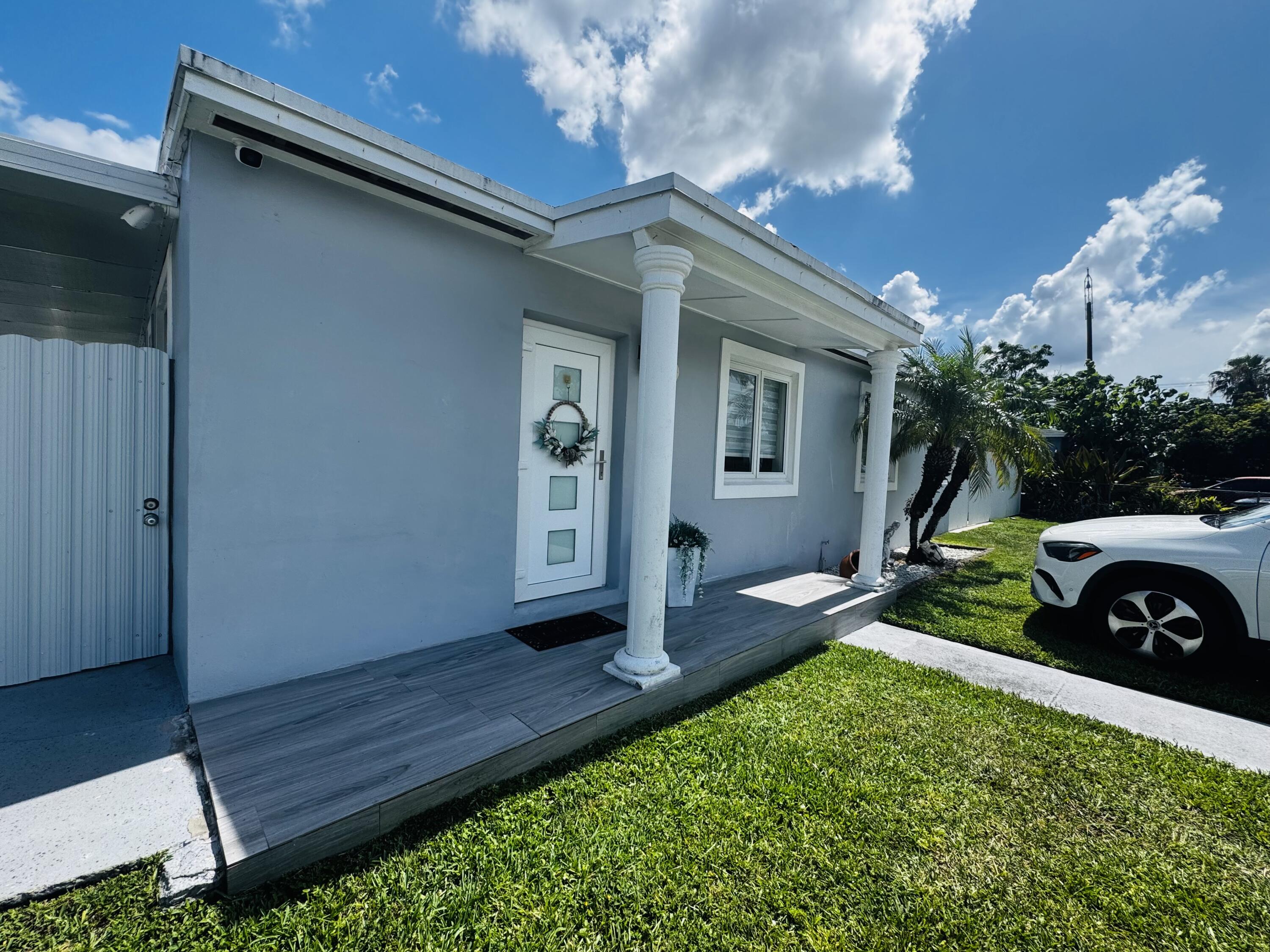 9235 Southwest 41st Street Miami, FL 33165 - Photo 5 of 63 IMG_4759