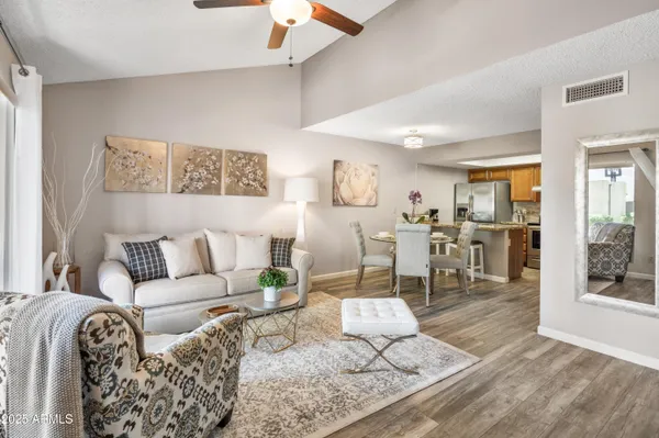 $1,900 | 719 East Lola Drive, Phoenix, AZ 85022