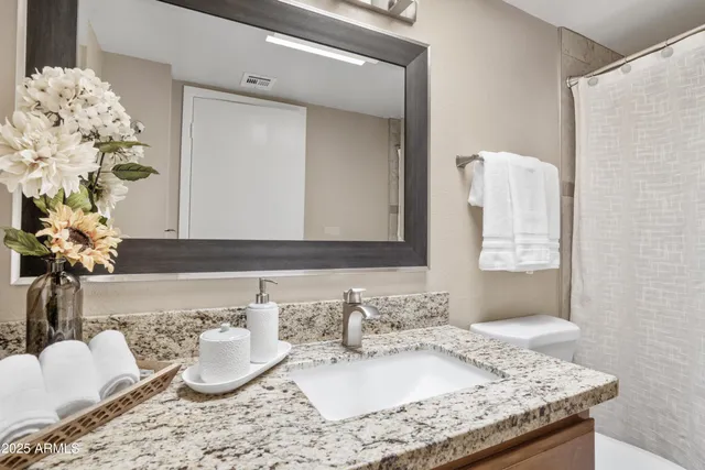 $1,900 | 719 East Lola Drive, Phoenix, AZ 85022