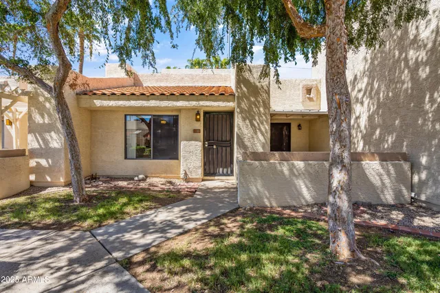 $1,900 | 719 East Lola Drive, Phoenix, AZ 85022