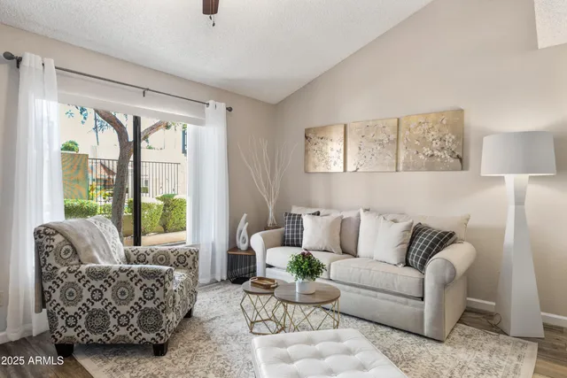 $1,900 | 719 East Lola Drive, Phoenix, AZ 85022