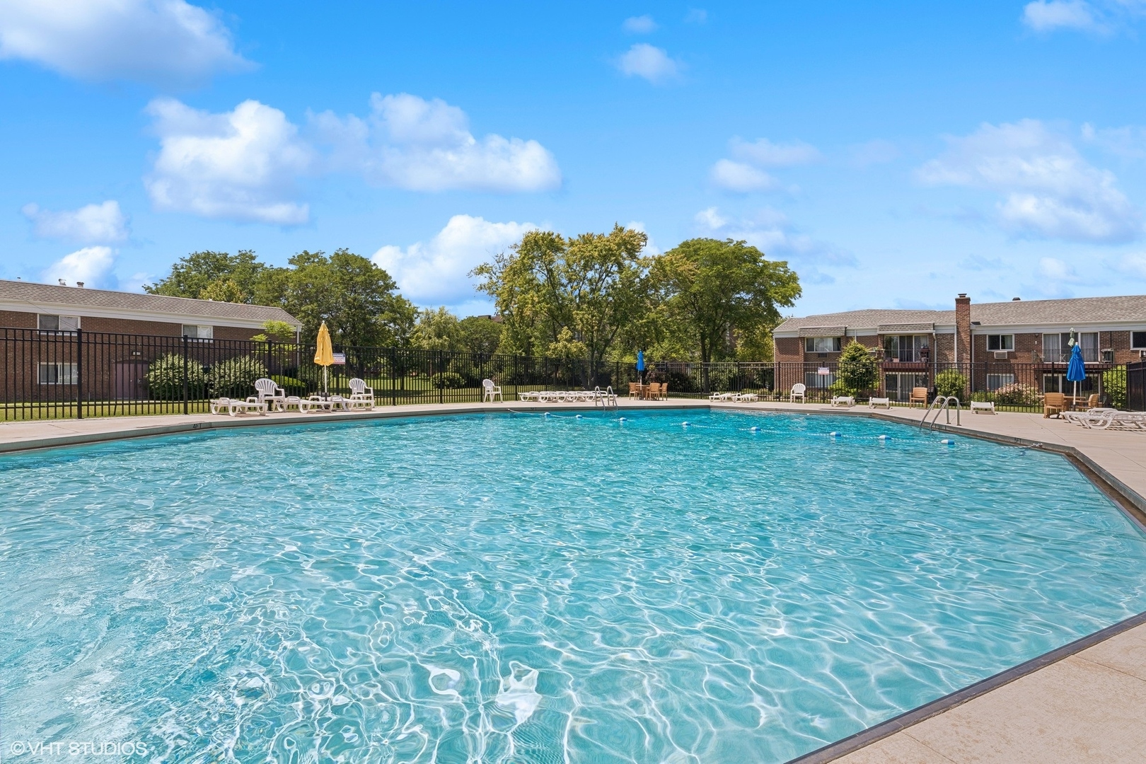 10357 Dearlove Road, Unit 1I Glenview, IL 60025 - Photo 14 of 16 a view of outdoor space with garden and trees