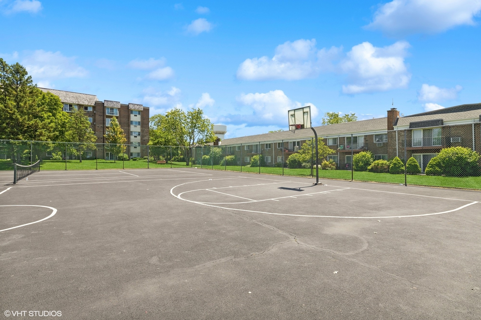 10357 Dearlove Road, Unit 1I Glenview, IL 60025 - Photo 15 of 16 a view of a basketball court