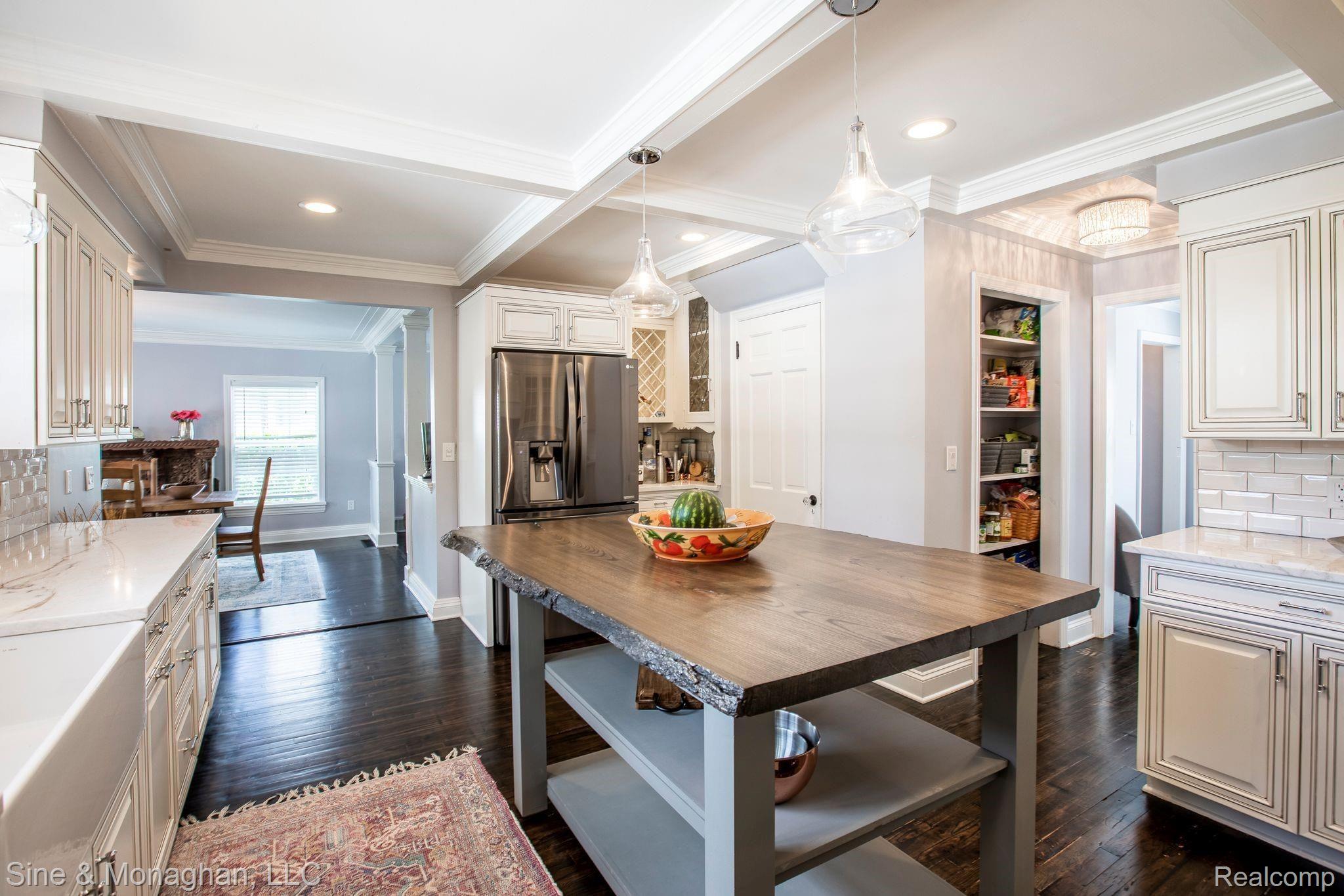 1082 Roslyn Road Grosse Pointe, MI 48236 - Photo 8 of 34 1082 Roslyn Rd-15.jpg