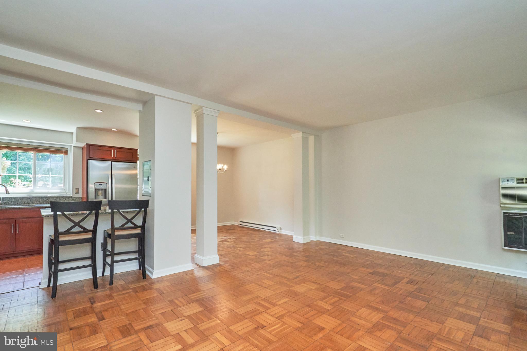 3314 Gunston Road, Unit 7303314 Alexandria, VA 22302 - Photo 11 of 42 Dining/living