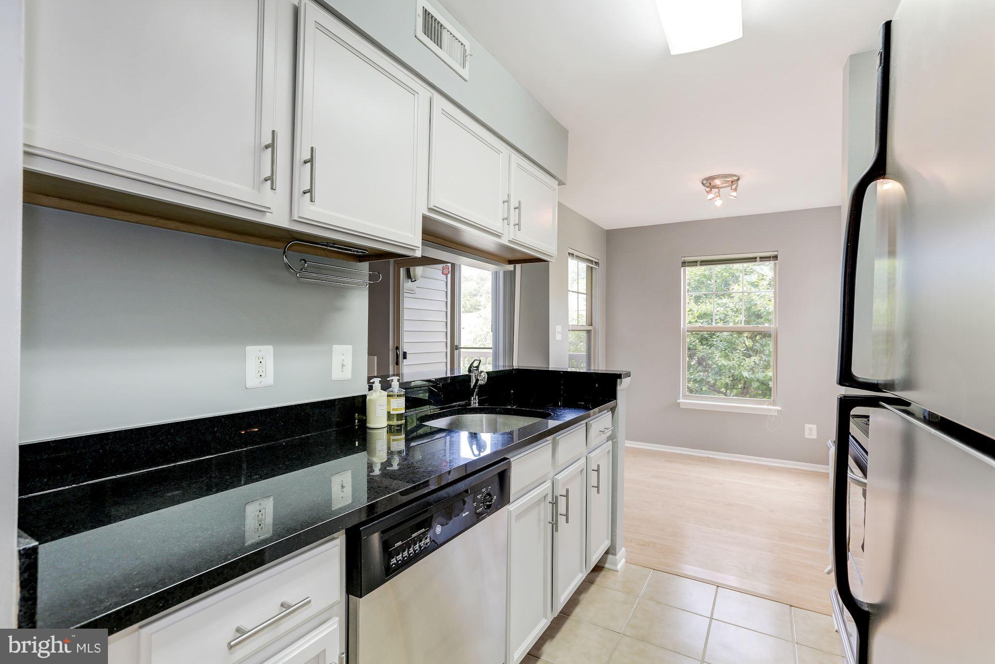 11653 Gas Light, Unit E Reston, VA 20190 - Photo 11 of 19 Kitchen