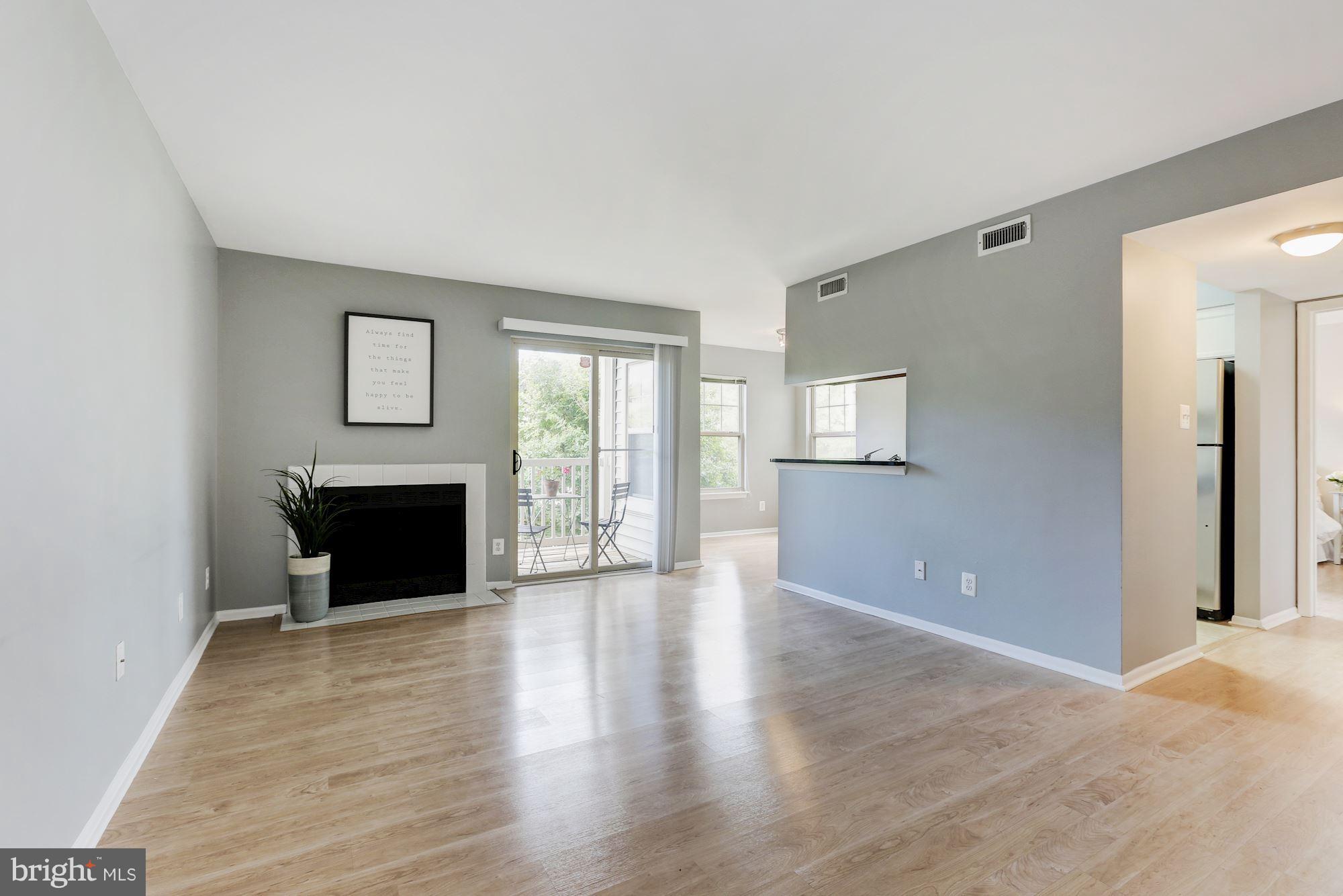 11653 Gas Light, Unit E Reston, VA 20190 - Photo 5 of 19 Living Room