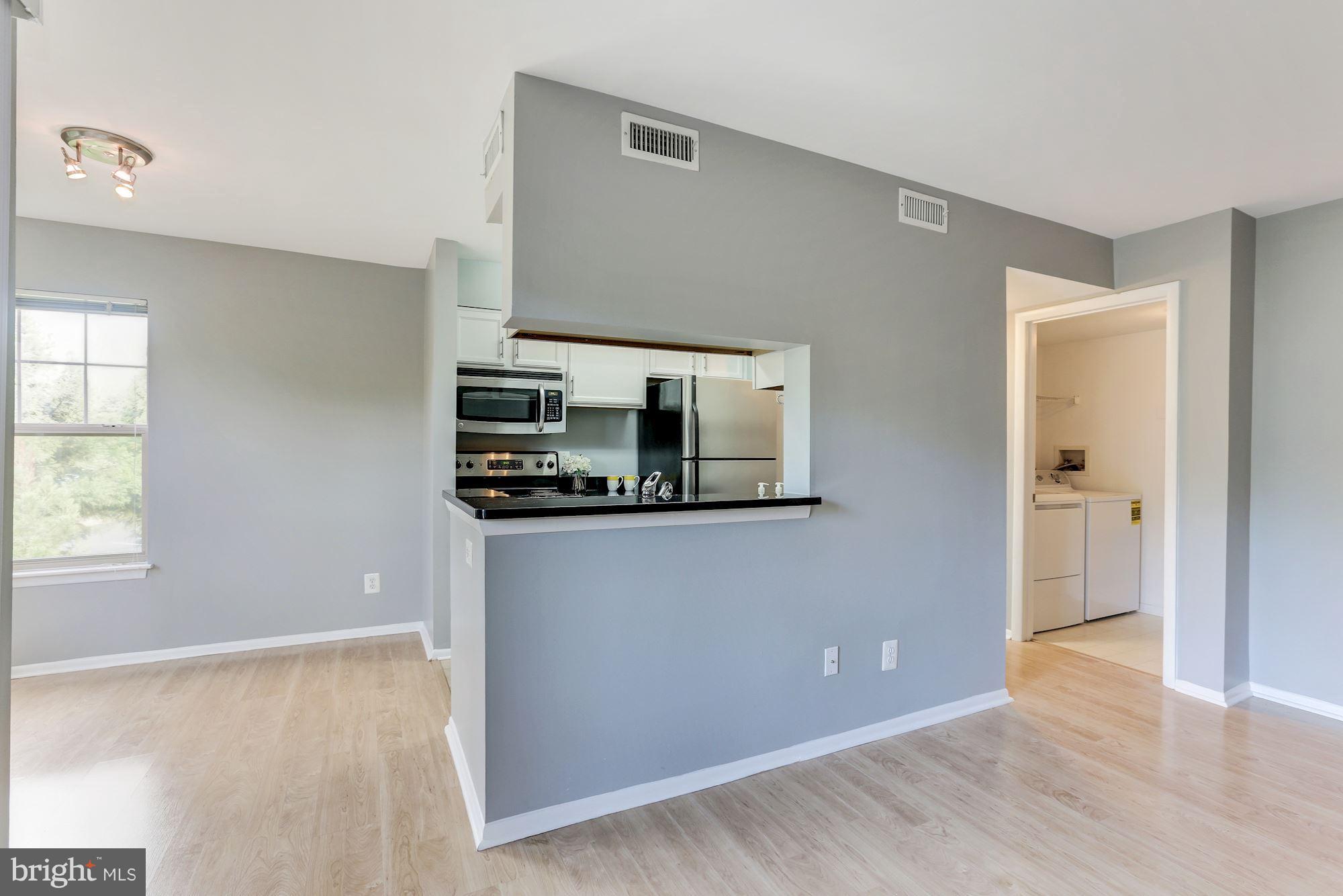 11653 Gas Light, Unit E Reston, VA 20190 - Photo 7 of 19 Kitchen