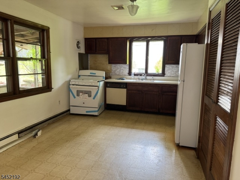 20 Pearl Place Butler, NJ 07405 - Photo 11 of 25 Gallery Image 11