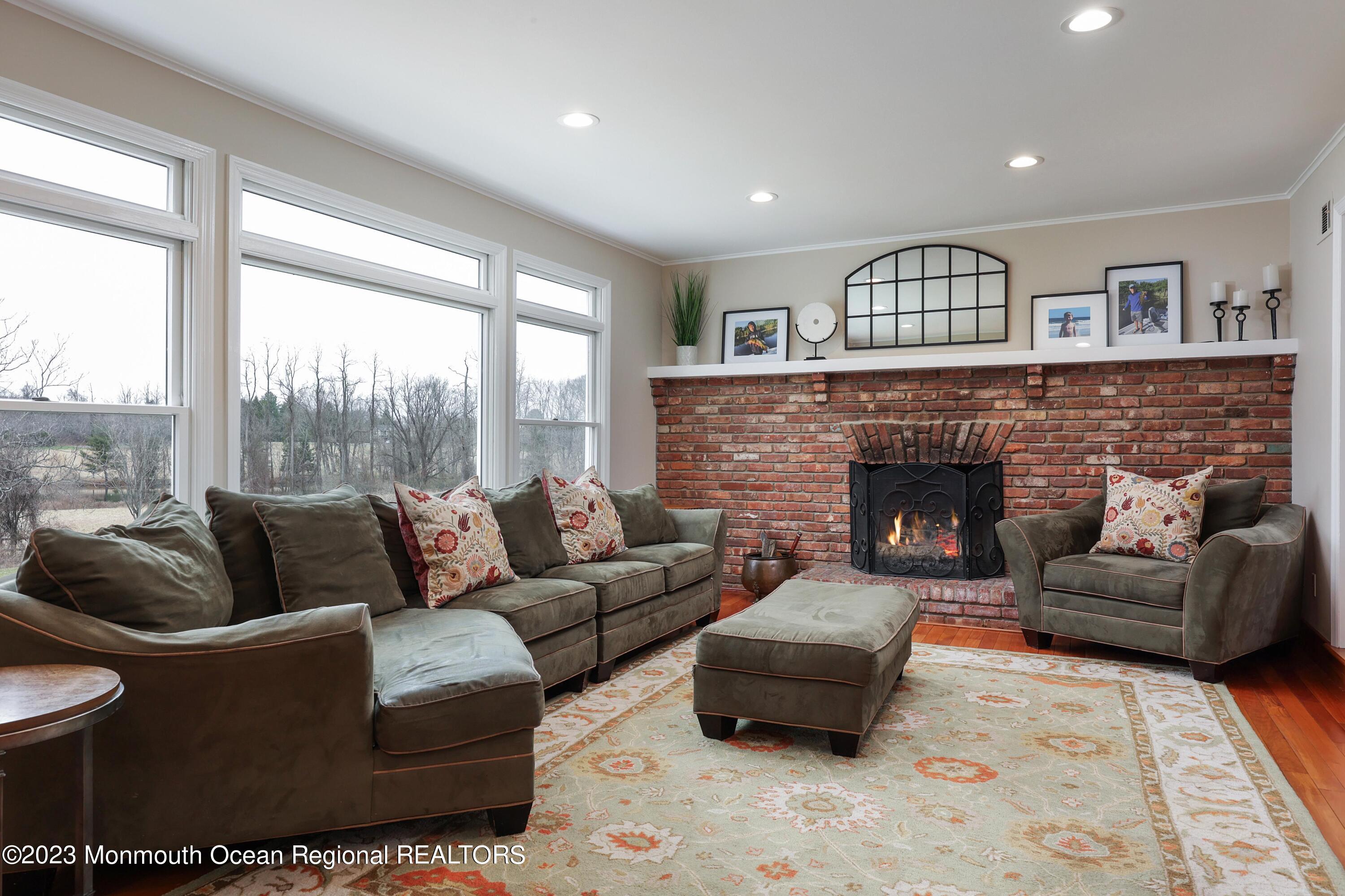 9 Eagle Nest Road Colts Neck, NJ 07722 - Photo 9 of 33 CbB943BU