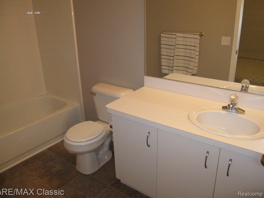 30795 Golden Ridge, Unit 180 Novi, MI 48377 - Photo 6 of 8