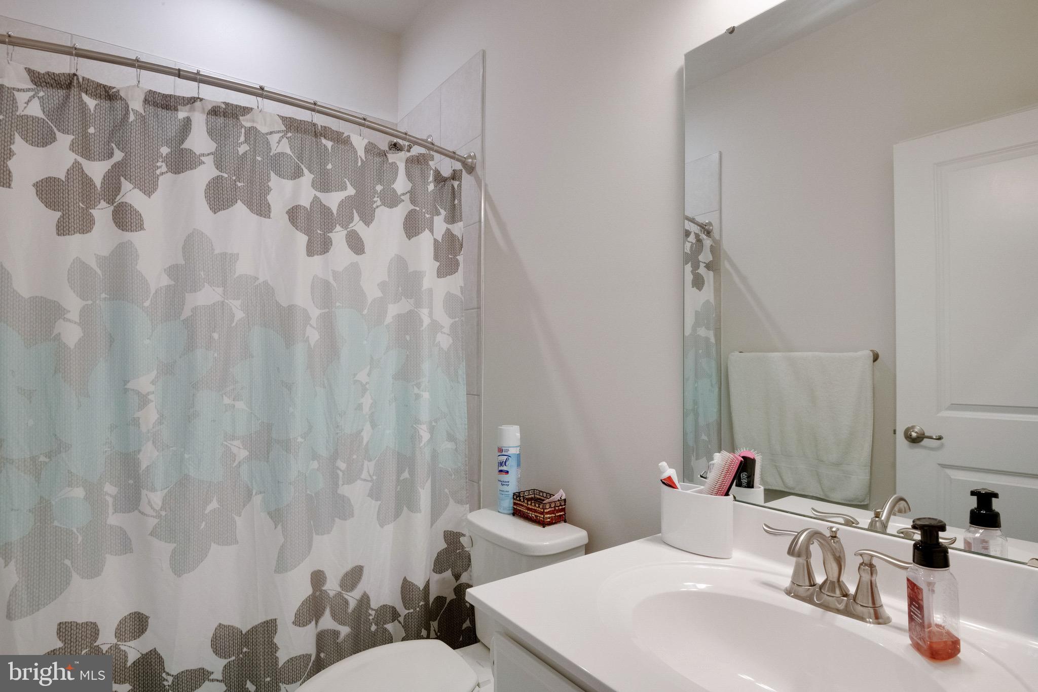 7807 North Seneca Ridge Lane Hanover, MD 21076 - Photo 27 of 32 Upper Level 2 Hall Bath