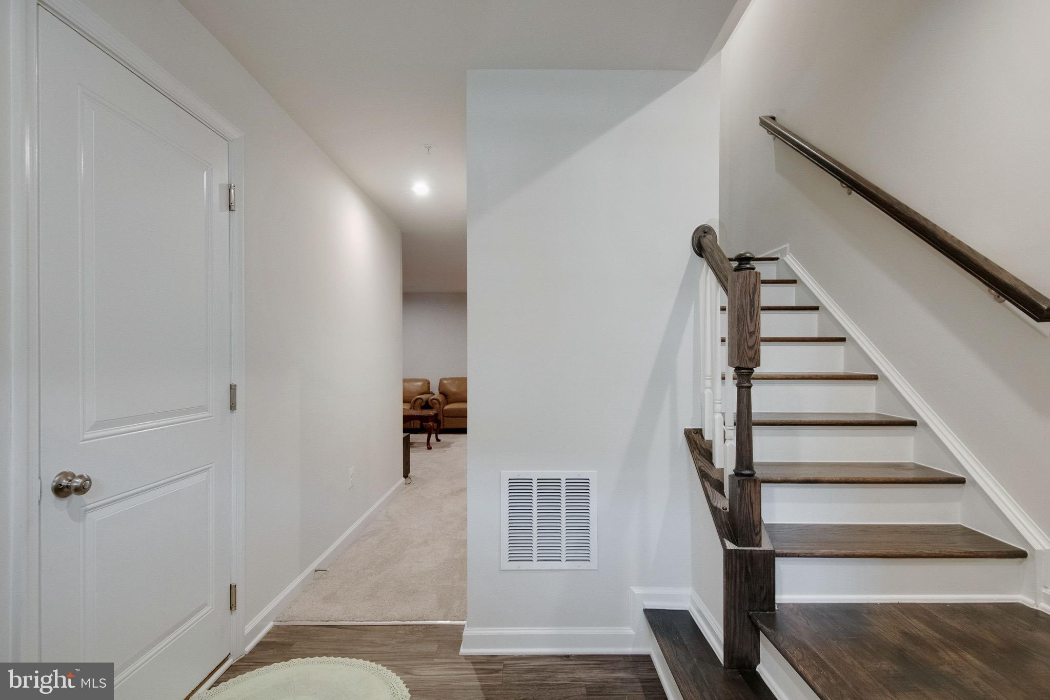 7807 North Seneca Ridge Lane Hanover, MD 21076 - Photo 9 of 32 Entry at Main Level