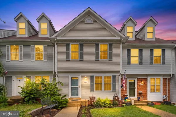 $589,900 | 227 Finchingfield Court, Sterling, VA 20165