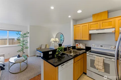 $319,950 | 2611 6th Avenue, Unit A, Tacoma, WA 98406