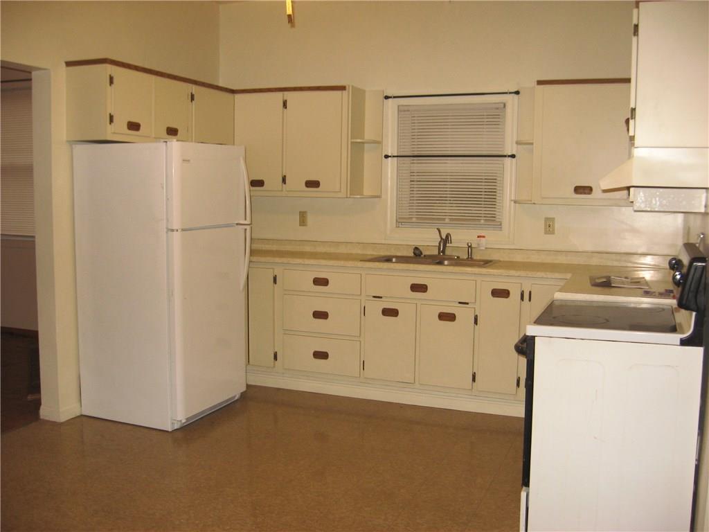 135 Freeport Road Butler, PA 16002 - Photo 3 of 18 Nice size kitchen plenty of room for a table and chairs