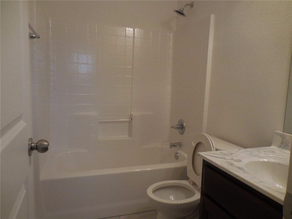 2224 Abbey Lane Mesquite, TX 75181 - Photo 7 of 9 Full bath