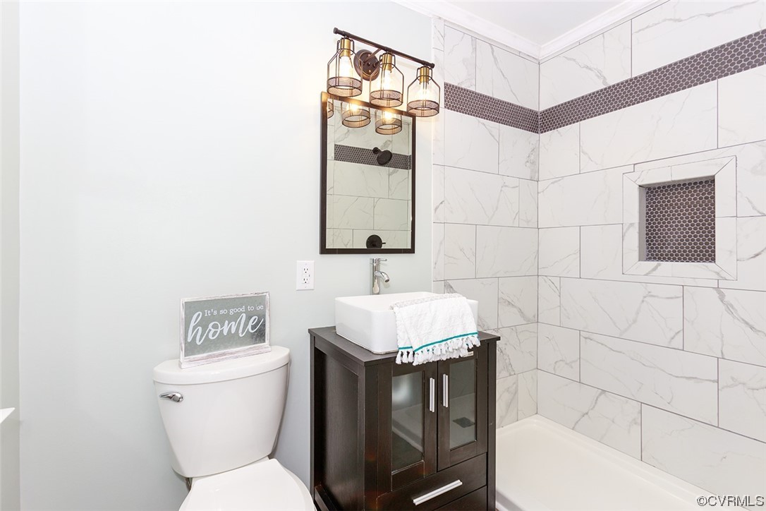 674 Spring Grove Road Spring Grove, VA 23881 - Photo 25 of 37 a bathroom with a toilet sink and mirror