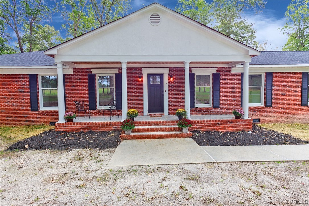 674 Spring Grove Road Spring Grove, VA 23881 - Photo 4 of 37 a front view of a house