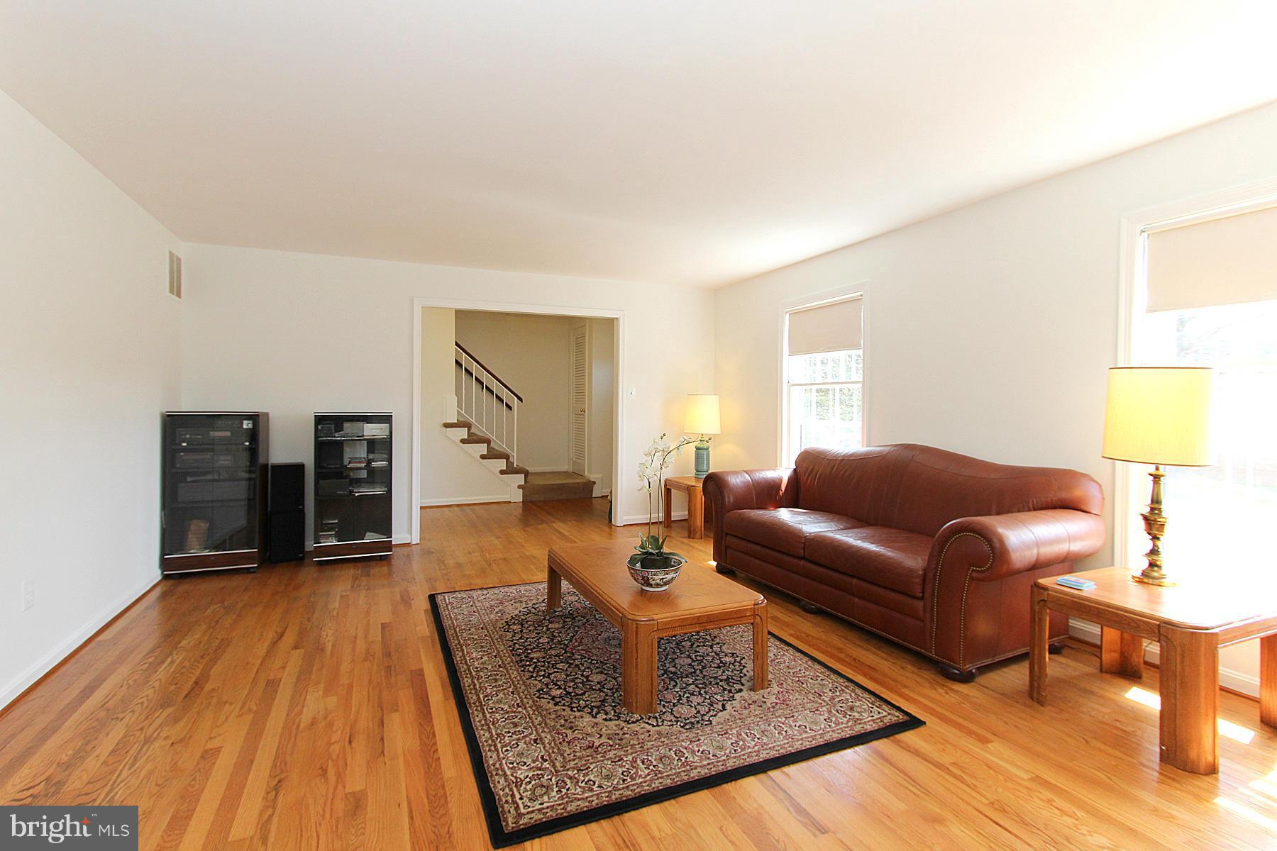 6712 Baron Road McLean, VA 22101 - Photo 14 of 30 Living Room