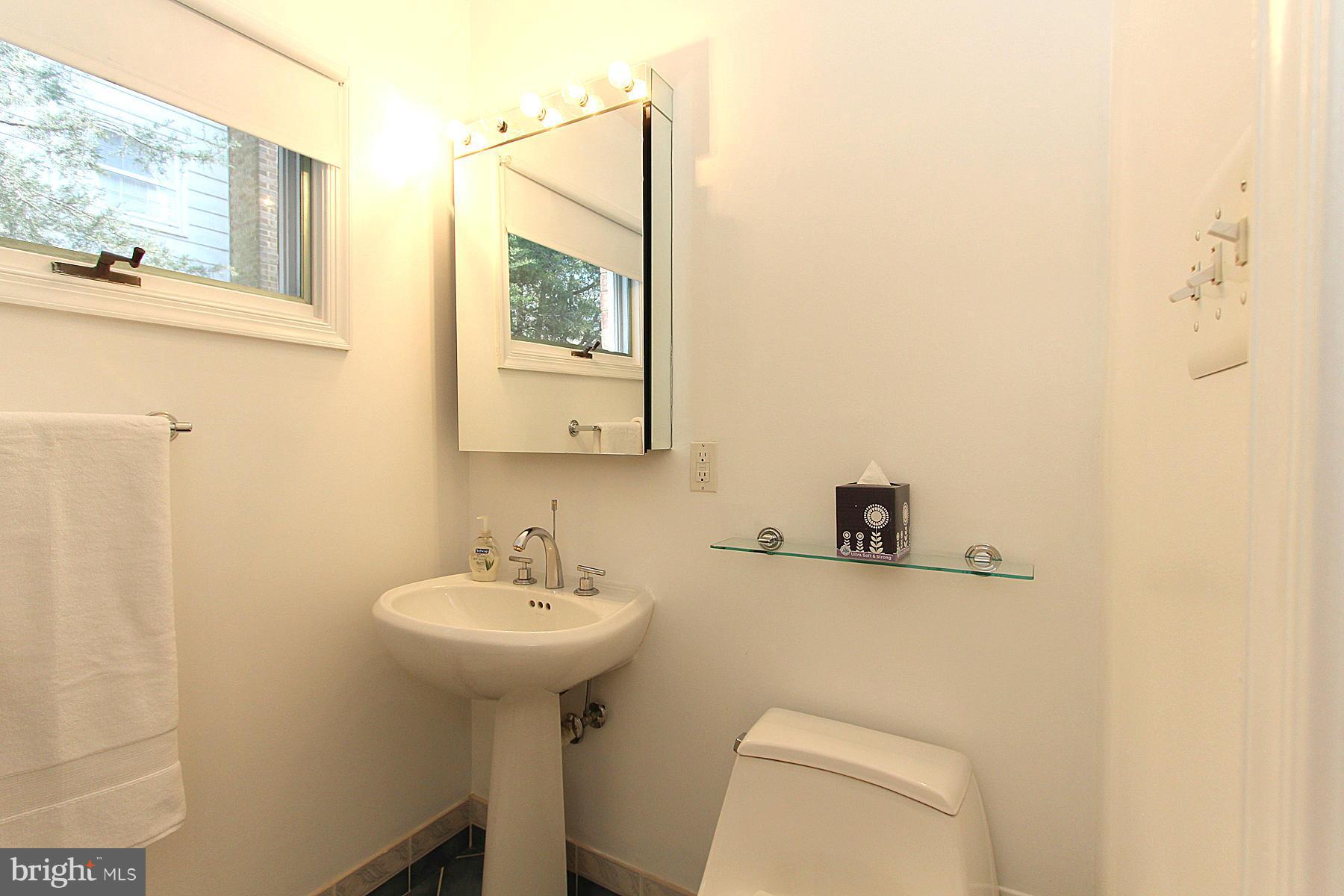 6712 Baron Road McLean, VA 22101 - Photo 19 of 30 Bath (Master)