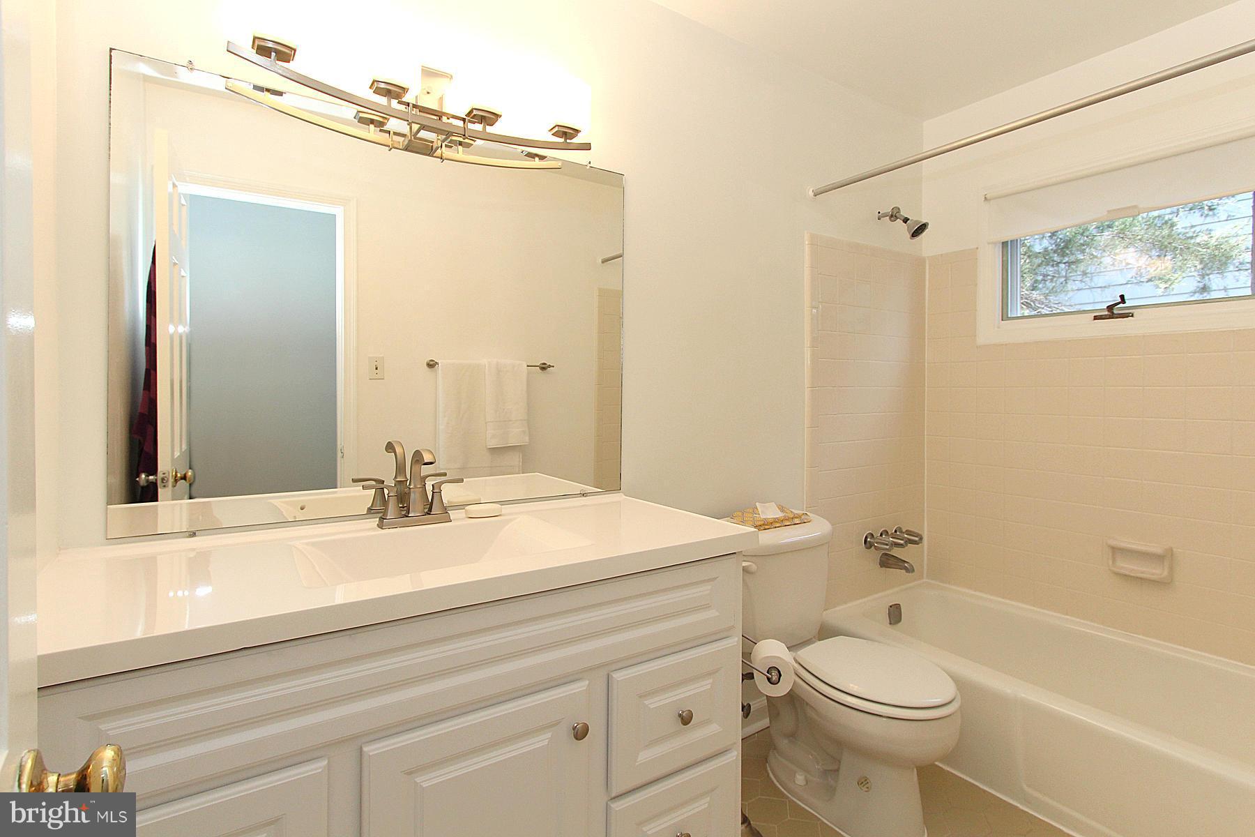 6712 Baron Road McLean, VA 22101 - Photo 23 of 30 Bath