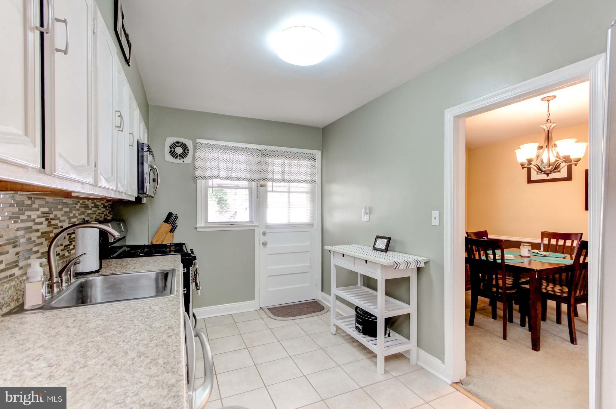 176 Cherrydell Road Baltimore, MD 21228 - Photo 11 of 30 Kitchen