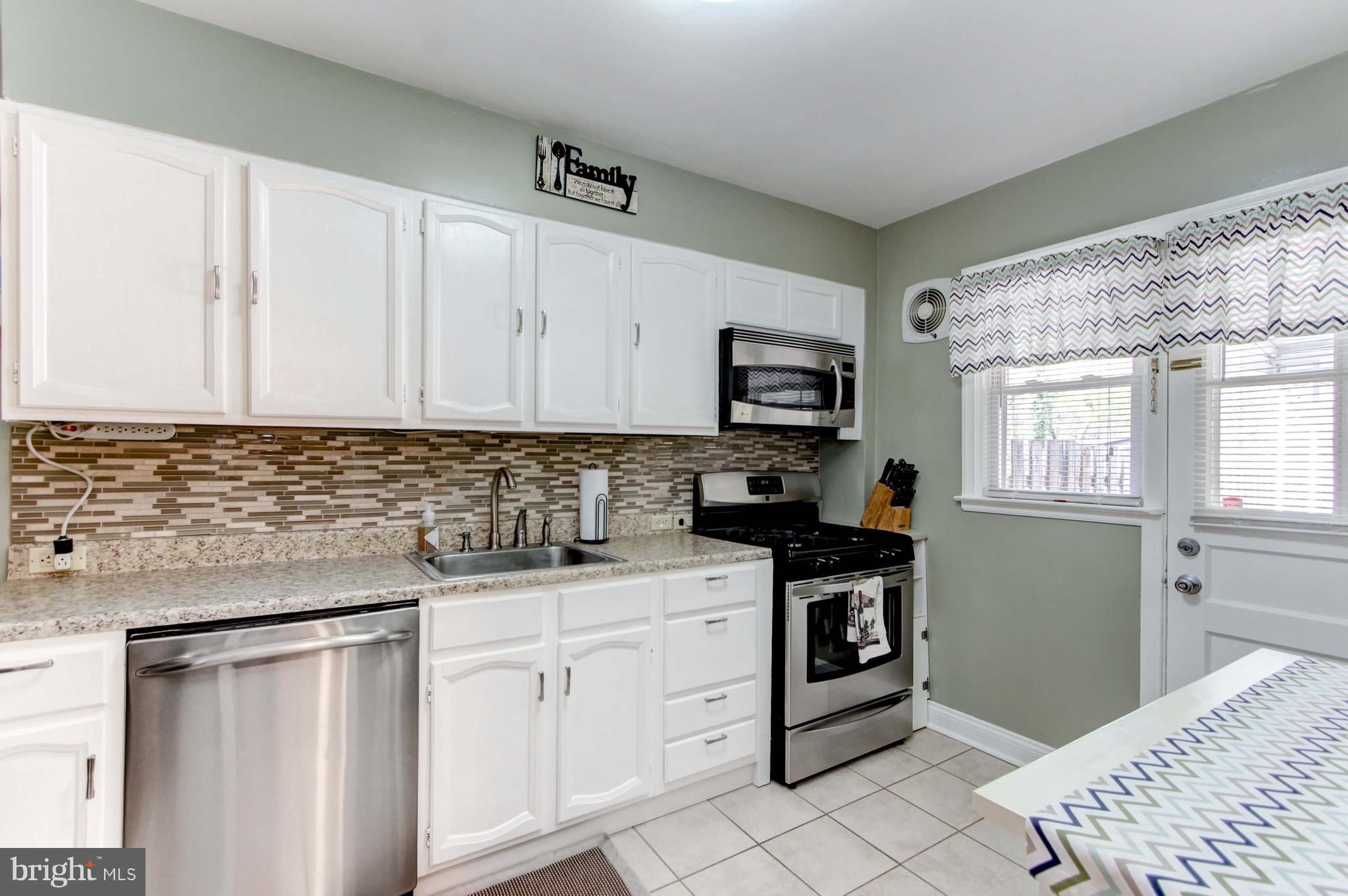 176 Cherrydell Road Baltimore, MD 21228 - Photo 8 of 30 Kitchen