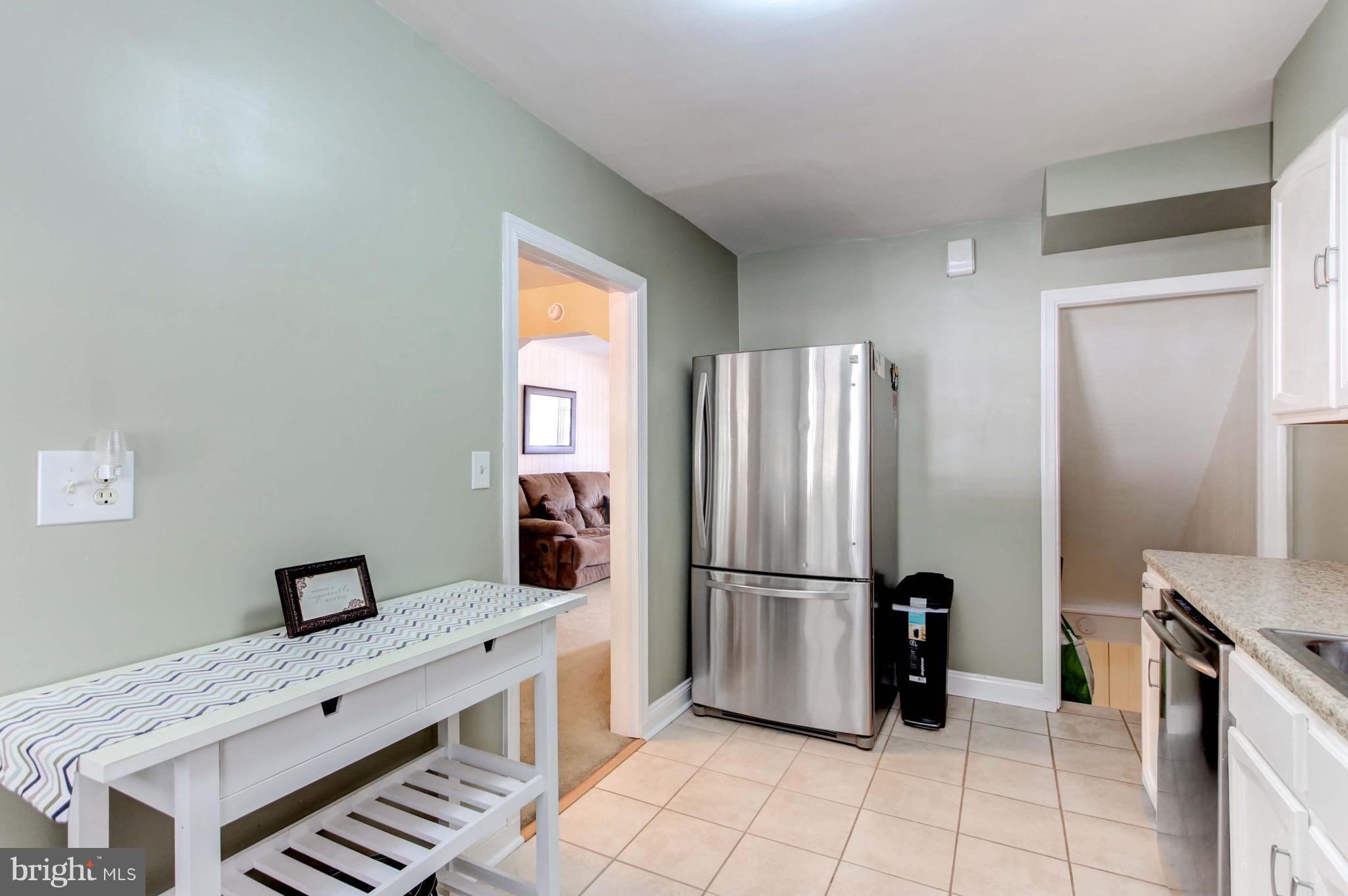 176 Cherrydell Road Baltimore, MD 21228 - Photo 10 of 30 Kitchen