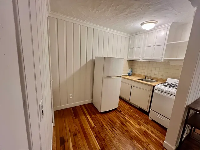 $2,300 | 101 Myrtle Street, Unit A, Boston, MA 02114