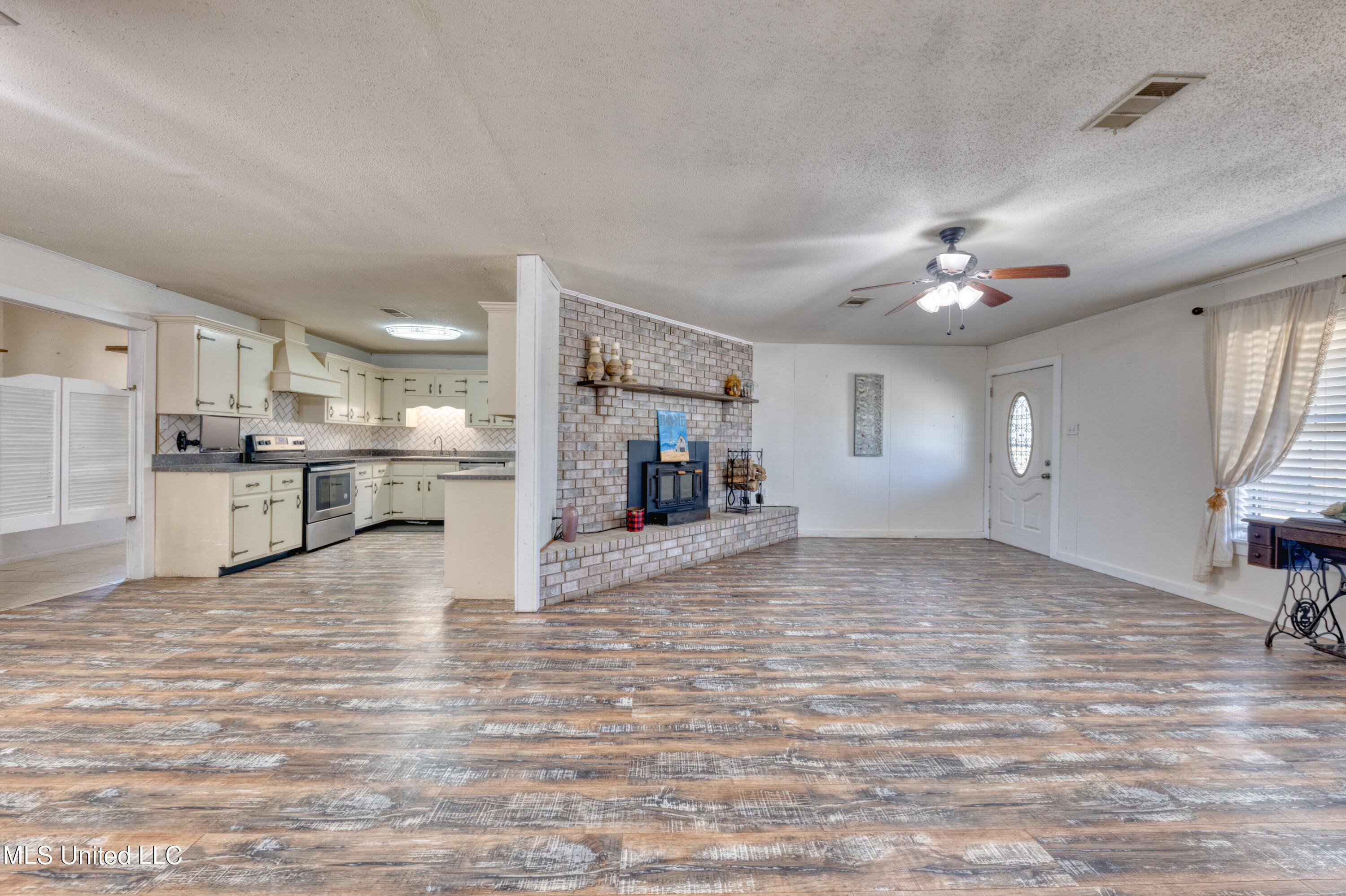 20510 Pullen Road Saucier, MS 39574 - Photo 8 of 42 living and dining room