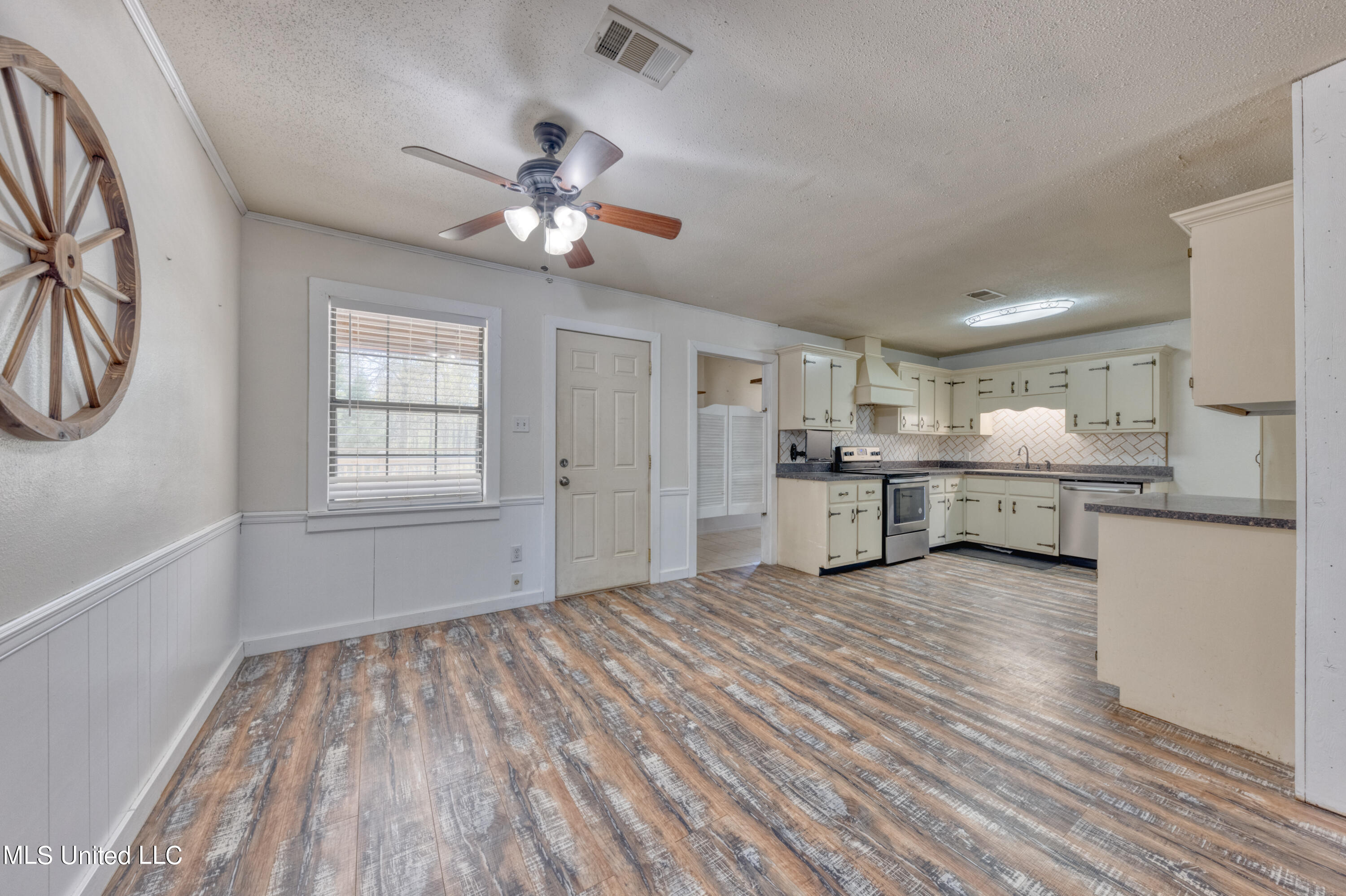 20510 Pullen Road Saucier, MS 39574 - Photo 10 of 42 dining room
