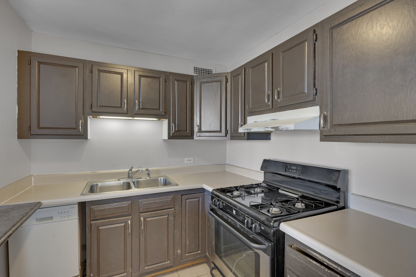 2901 South Michigan Avenue, Unit 908 Chicago, IL 60616 - Photo 13 of 22 a kitchen with sink cabinets and a stove top oven