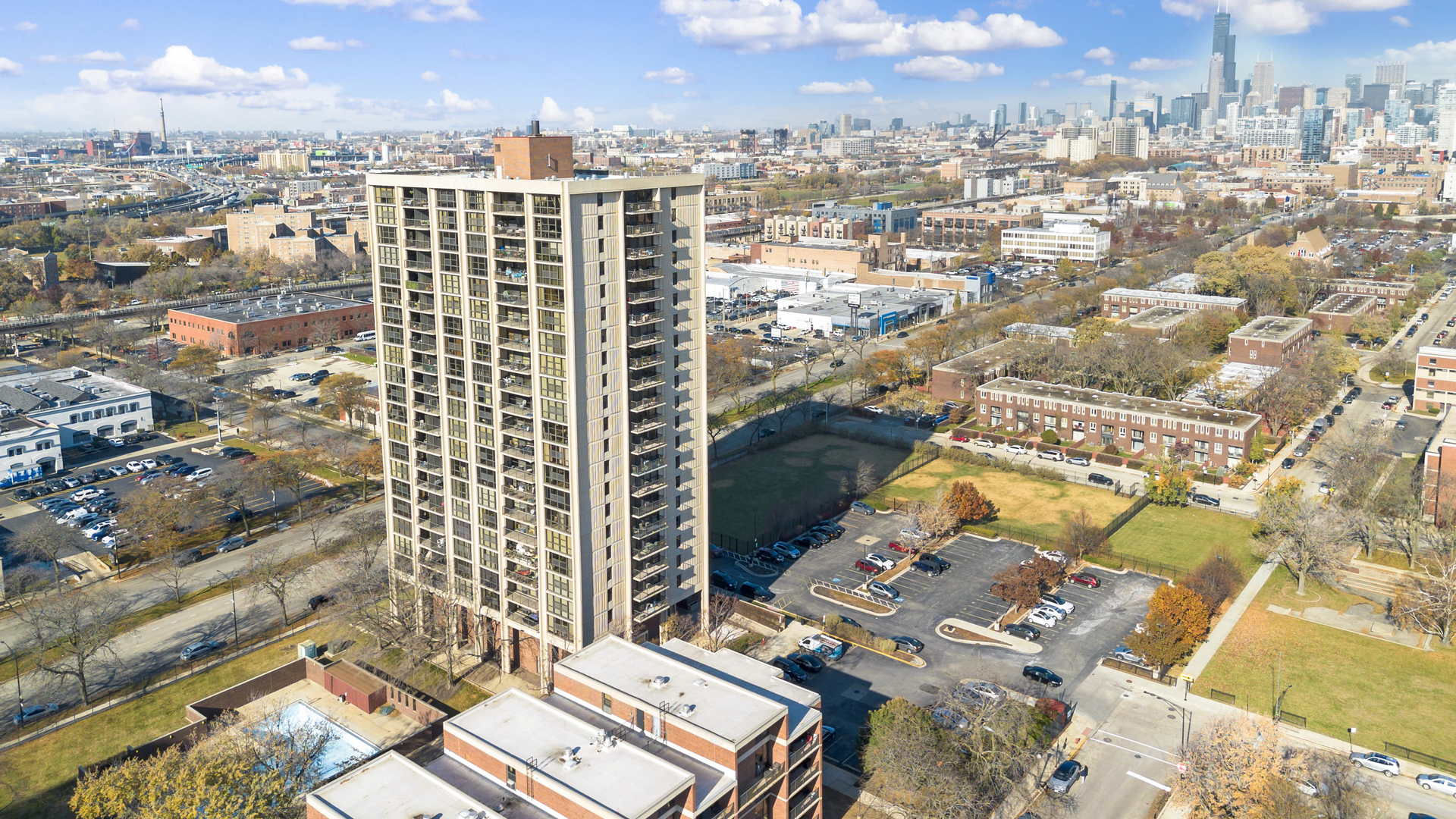 2901 South Michigan Avenue, Unit 908 Chicago, IL 60616 - Photo 4 of 22 city view