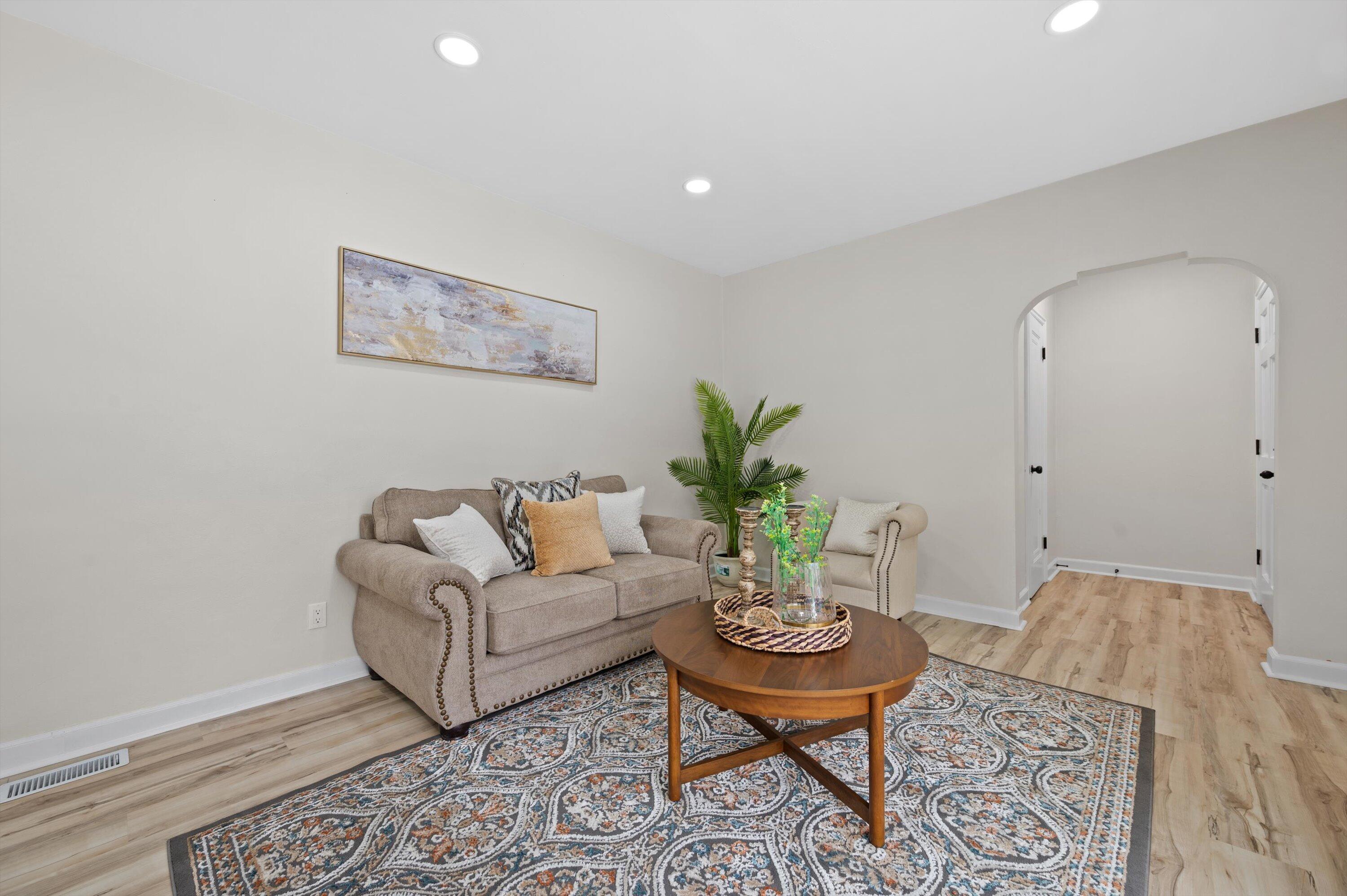 3525 South 19th Street Milwaukee, WI 53221 - Photo 12 of 29 02-DSC0201