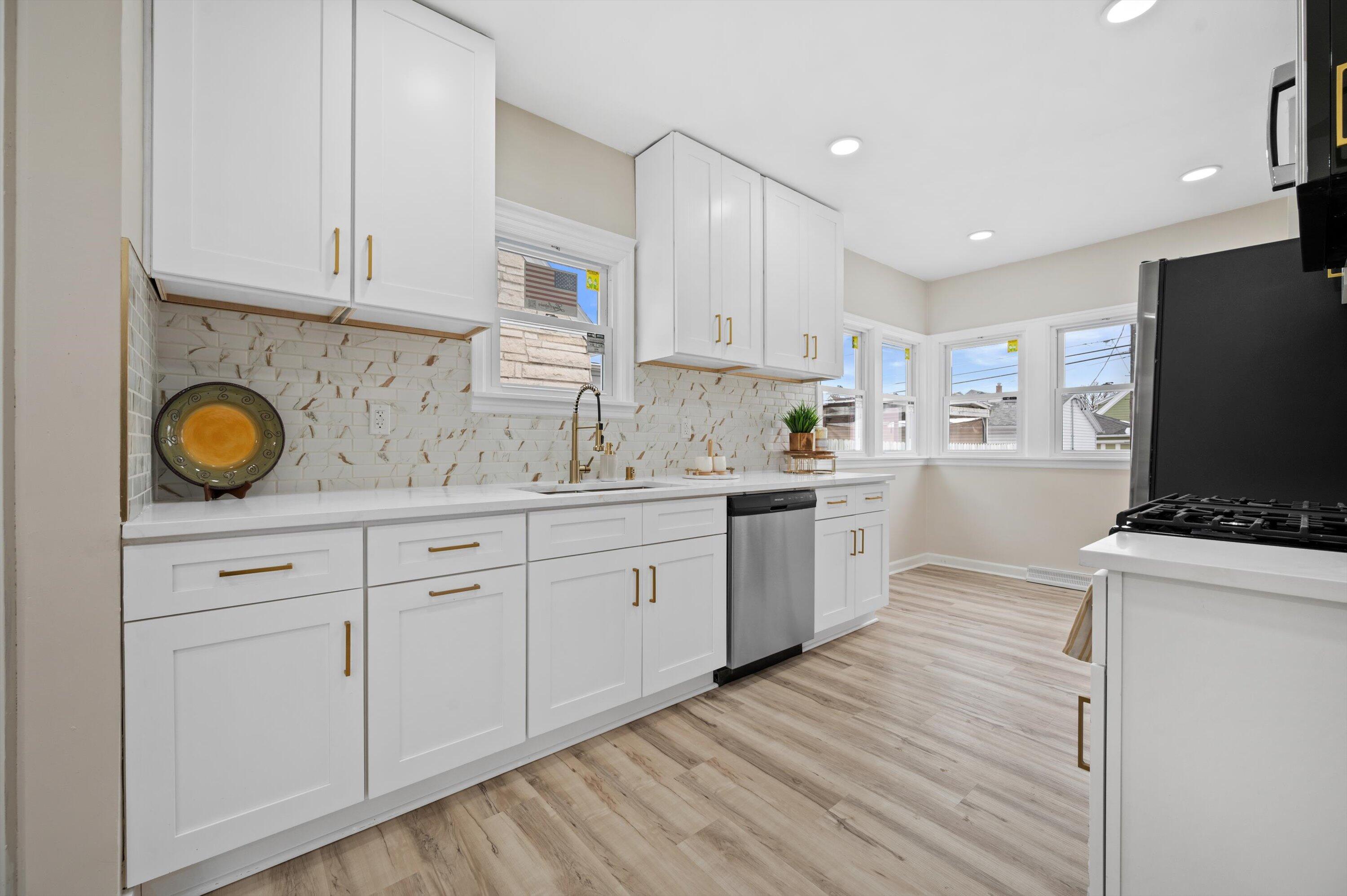 3525 South 19th Street Milwaukee, WI 53221 - Photo 15 of 29 08-DSC0228