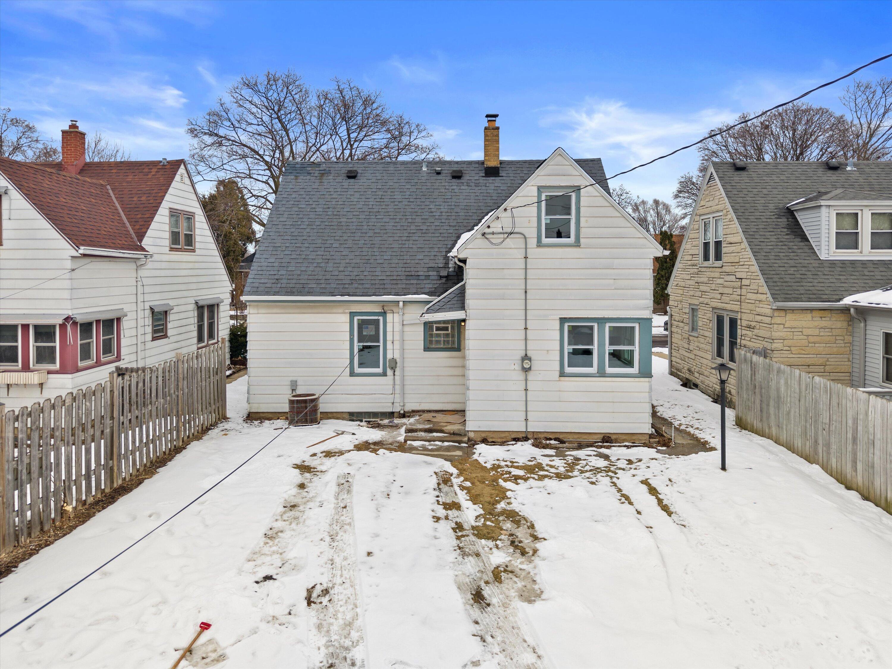 3525 South 19th Street Milwaukee, WI 53221 - Photo 5 of 29 26-DJI_20260209143033_0156_D