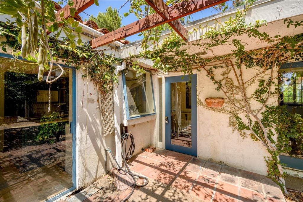 5473 Eagle Rock View Drive Los Angeles, CA 91105 - Photo 3 of 29