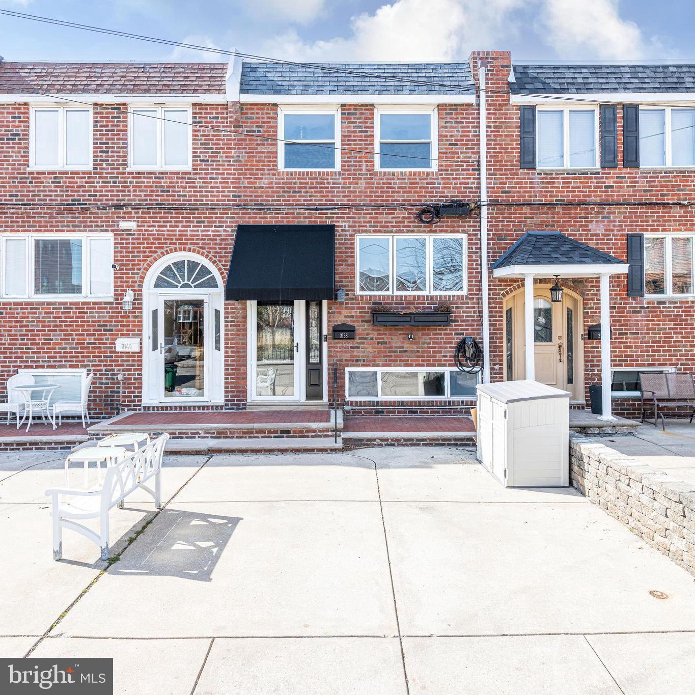 NEW FRONT DOOR - TESLA CHARGE STAYS  2 car parking