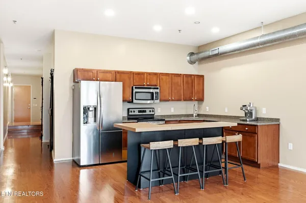 $3,400 | 440 Walnut Street, Unit 303, Knoxville, TN 37902