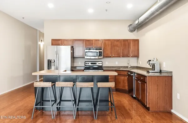 $3,400 | 440 Walnut Street, Unit 303, Knoxville, TN 37902