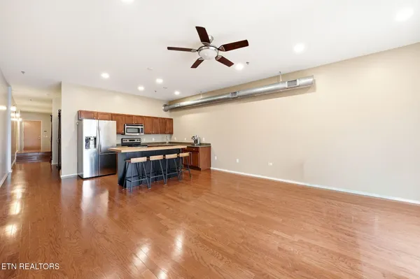 $3,400 | 440 Walnut Street, Unit 303, Knoxville, TN 37902