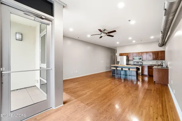$3,400 | 440 Walnut Street, Unit 303, Knoxville, TN 37902
