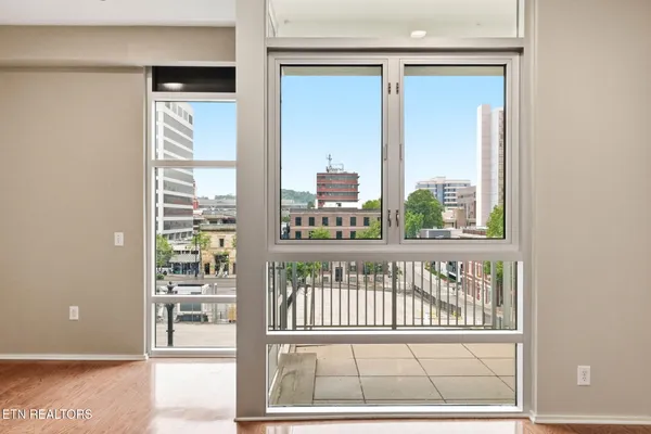 $3,400 | 440 Walnut Street, Unit 303, Knoxville, TN 37902