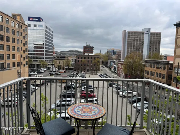 $3,400 | 440 Walnut Street, Unit 303, Knoxville, TN 37902
