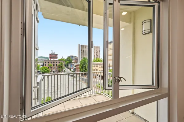 $3,400 | 440 Walnut Street, Unit 303, Knoxville, TN 37902