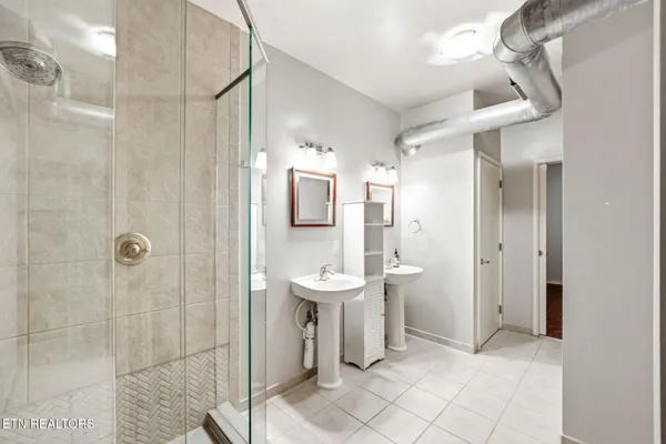 $3,400 | 440 Walnut Street, Unit 303, Knoxville, TN 37902